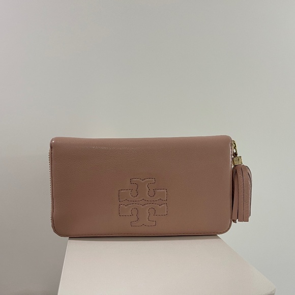 🔥 FINAL DROP🔥 Tory Burch Zip Wallet - Picture 1 of 7